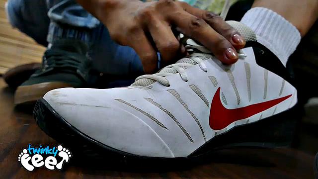 Mikal Services Felix's Feet