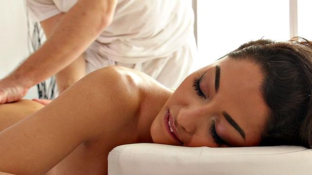 A oily 21yo babe get drilled by thick dick in her wet pussy hole