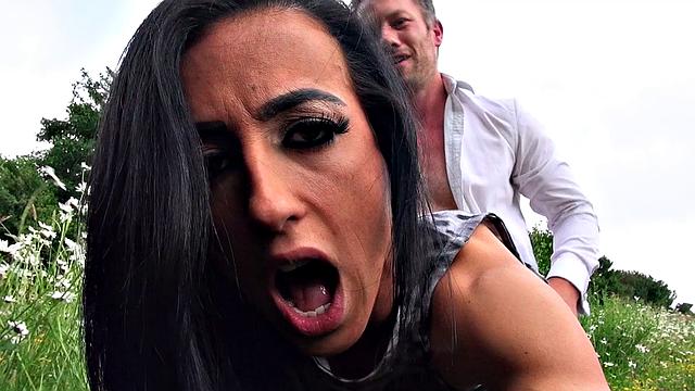 Скайлер сбивает цену - но сиськи остаются в плюсе