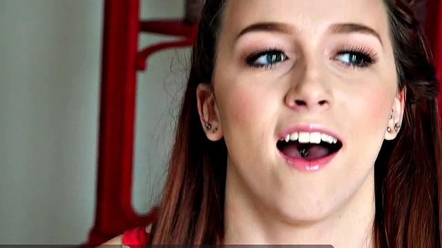 Серенити с оленьими глазами дрочит и ржёт над игрушками