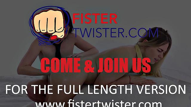 лесбийская пара балуется анальным фистингом и игрушками