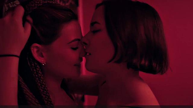 даниэль кэмпбелл лижет подругу