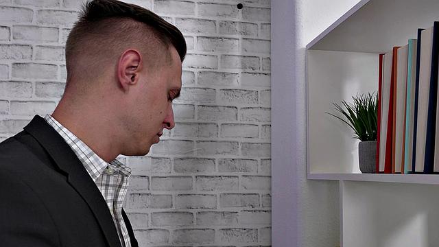 GIRLSRIMMING - Wet rimjob with stunning escort Leah Winters