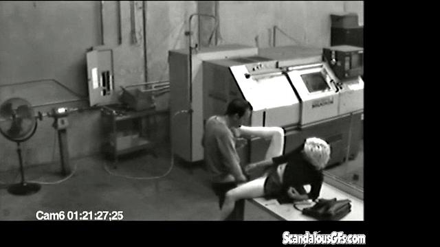 блондинка-любительница дрочит и устраивает жару с мужиком