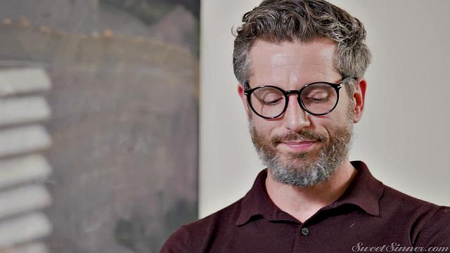 На природе Apryl Rein заводит Mike Mancini, пока палатка не улетает от страсти!