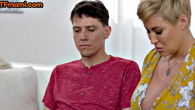 Short-haired stepmom titfuck before pleasing her muff