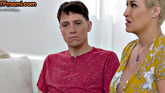 Short-haired stepmom titfuck before pleasing her muff