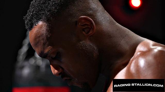 Жаркий качок шпилит джока так, что пот льётся рекой