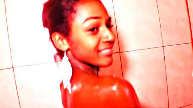 Toticos Mikaylina Shower - Clip