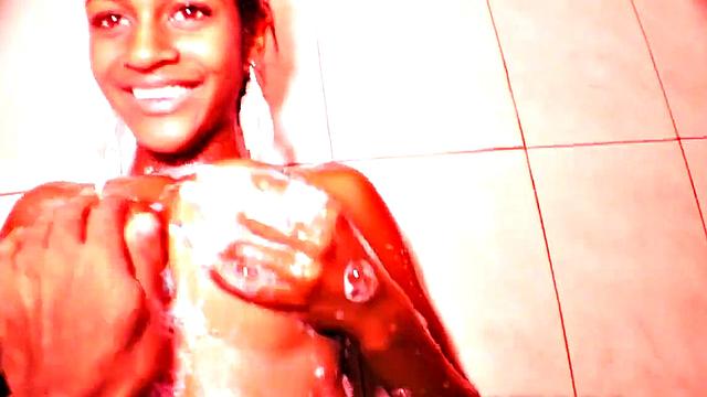 Toticos Mikaylina Shower - Clip