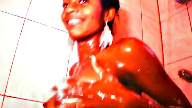 Toticos Mikaylina Shower - Clip