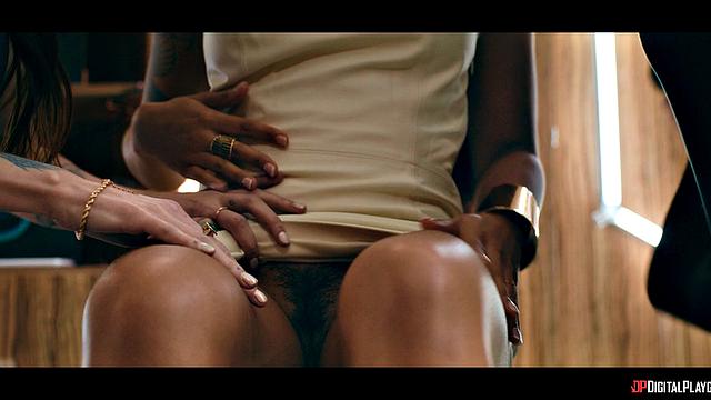 робот-девушка послала ботана и устроила лесбийский тройничок