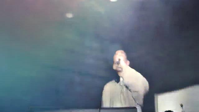 Взрослая студентка раздвигает ноги на вечеринке и получает по полной в pov формате.