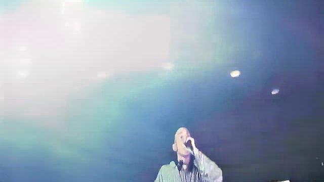 Взрослая студентка раздвигает ноги на вечеринке и получает по полной в pov формате.