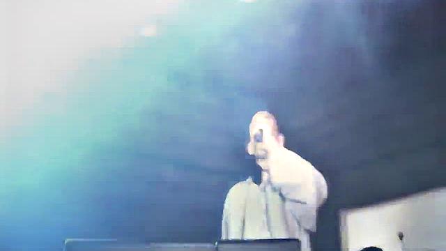 Взрослая студентка раздвигает ноги на вечеринке и получает по полной в pov формате.