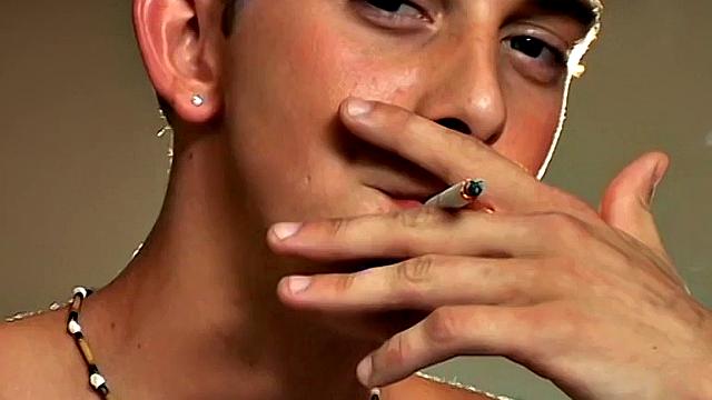 Hoyt Smoking & Stroking with a Buttplug