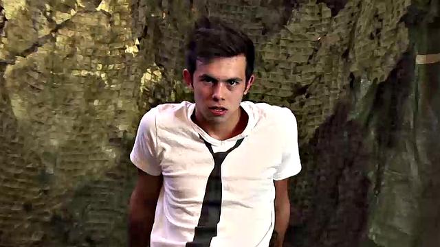 патрик грин дрочит свой здоровый член и кончает