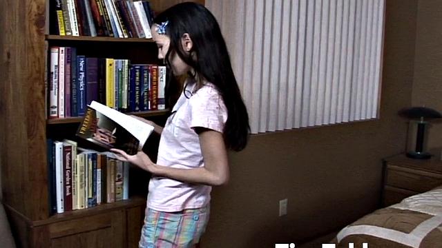 Sexy girl Tabby toys her wet pussy