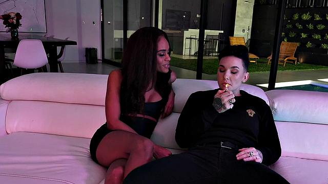 Pussylicked Ebony babe eats muff in homemade oral