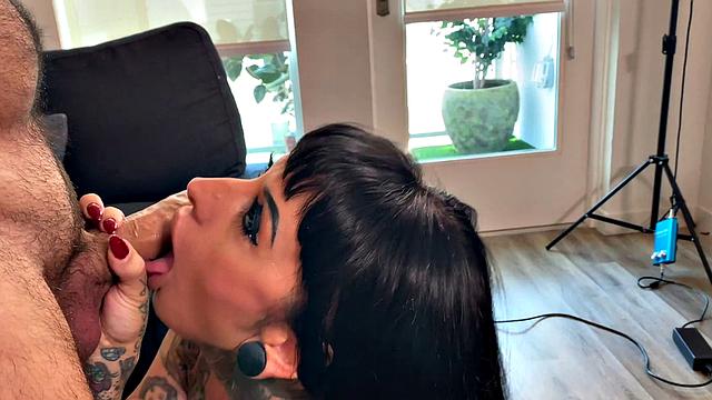 Jessie Is a Giving Neighbor