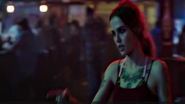 зои дойч сходит с ума на жаркой встрече знаменитостей