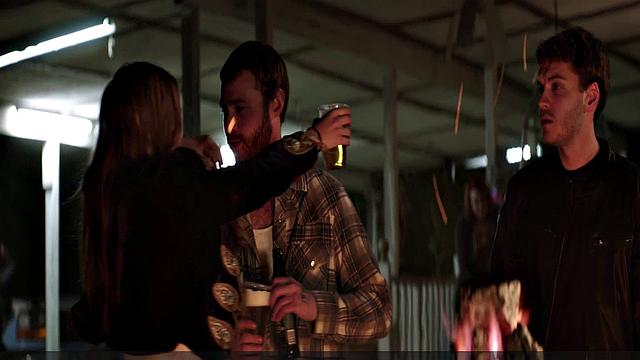 зои дойч сходит с ума на жаркой встрече знаменитостей