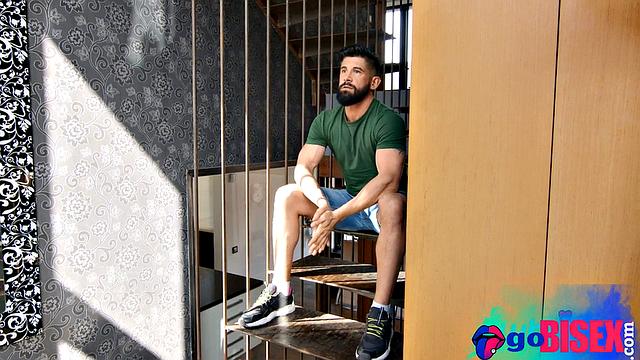 Amateur threesome with unicorn