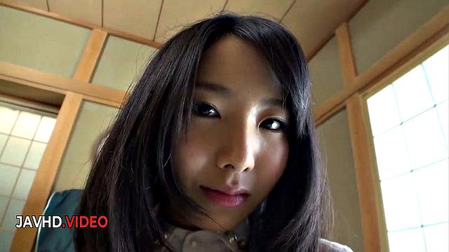 Айюму Исихара страстно делает минет и получает глубокий трах от взрослого мужчины.