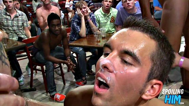 Insatiable party amateurs giving head