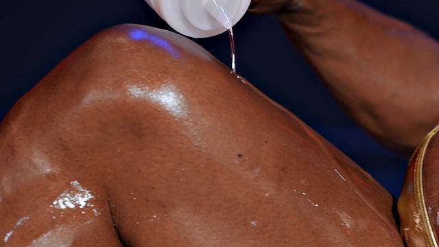 Yvette Bova отдается Charles Dera во всех позах и получает сперму на лицо.