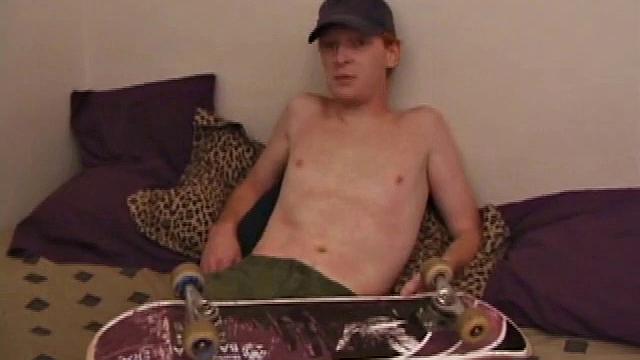 Дейн дрочит по-мужски и выстреливает мощно