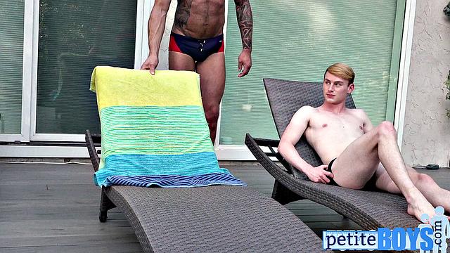 Huge tattooed zaddy assfucking small guy