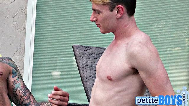 Huge tattooed zaddy assfucking small guy