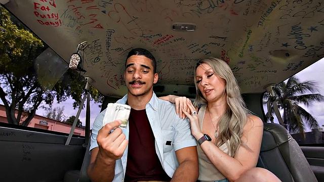 Стрейт качок трахает связанного парня в фургоне на улице