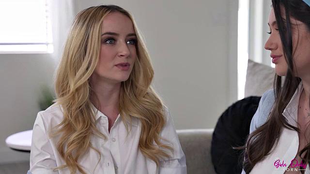 подружки грустят? нет, лижутся и смеются