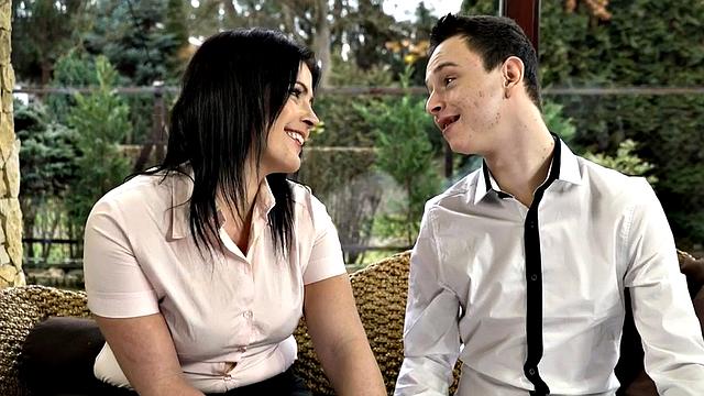 Curvy cougar lady with bigass and boobs pussyfucked by stud