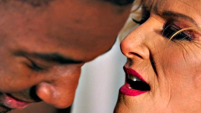 аманда верхукс любит глубокий анал и кончает на лицо