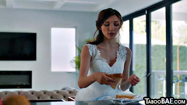 Три зрелые шлюхи дерутся за член - смех и оргазмы на всю катушку!