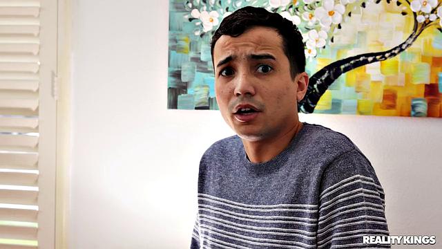 Сара Ванделла вылечила Рики горячим сексом на кровати.