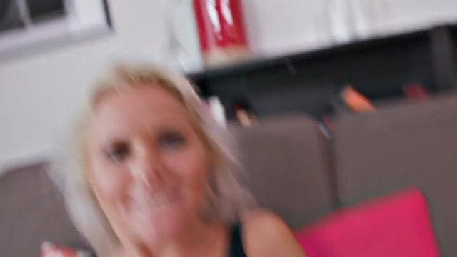 Amateur big booty babe rammed in doggy style by lover