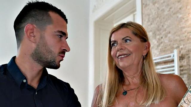 Hairy pussy mature lady fucked and pussy jizzed by stud