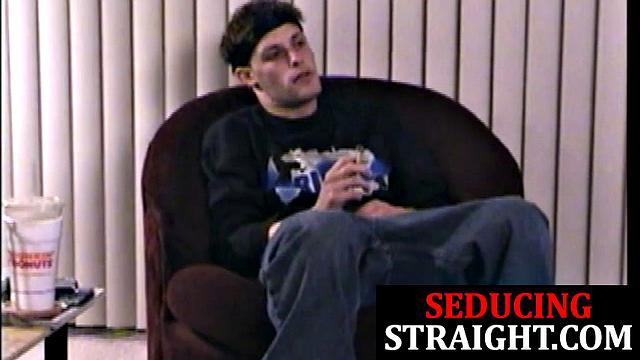 Inked straight jock gets his hard dick blown