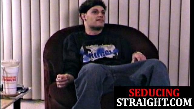 Inked straight jock gets his hard dick blown