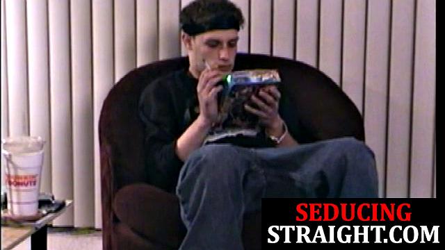 Inked straight jock gets his hard dick blown