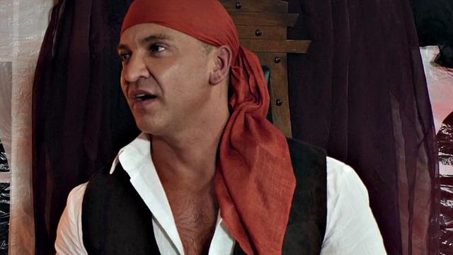 Beauty blowing bisexual before jerking in threesome