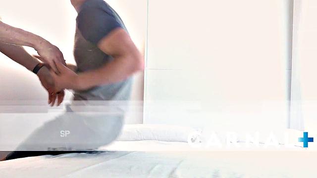 Качки устраивают жесткий групповой секс без резинки днем