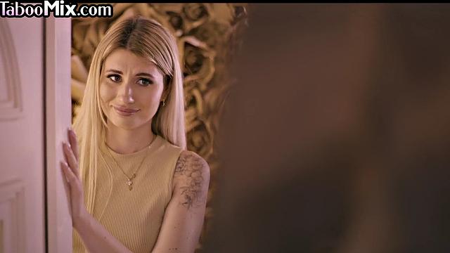 Petite beauty facesitting on GF