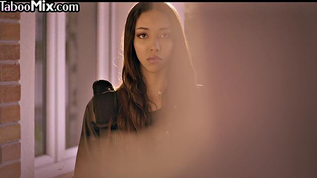 Petite beauty facesitting on GF