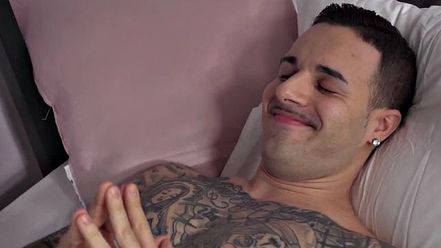 Hostel bae caught him wanking, got facefucked