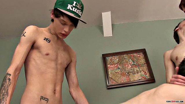 4 Twinks Have an Ass Fucking Orgy - Aaron Aurora, Cody Reed, Ethan White & Skye Romeo